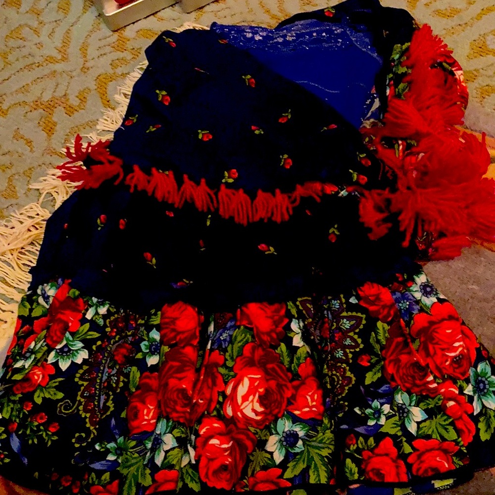 3pc skirt shirt shawl navy and red Roses